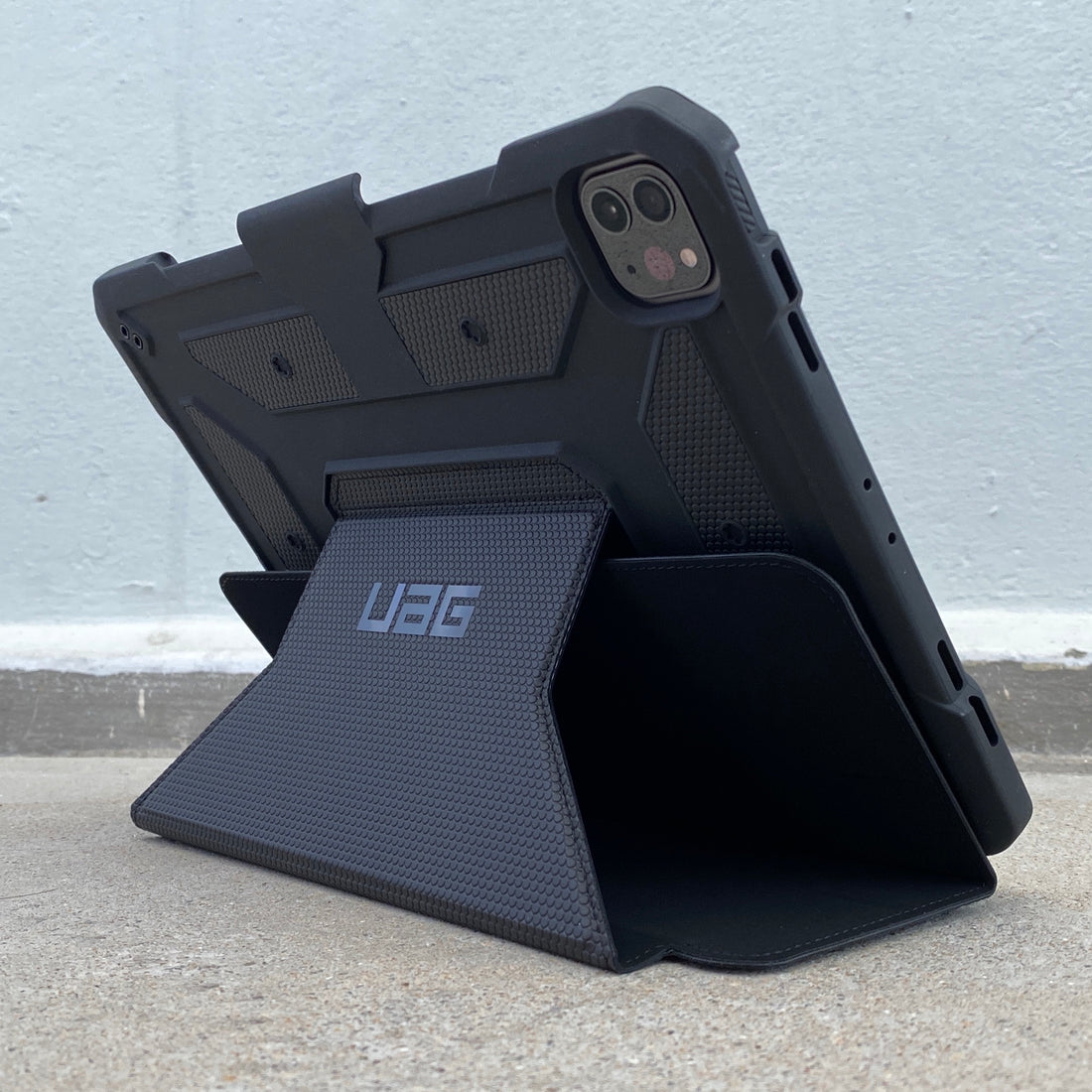 First Look on UAG Metropolis Folio Case for iPad Pro 11" and 12.9” (2020)