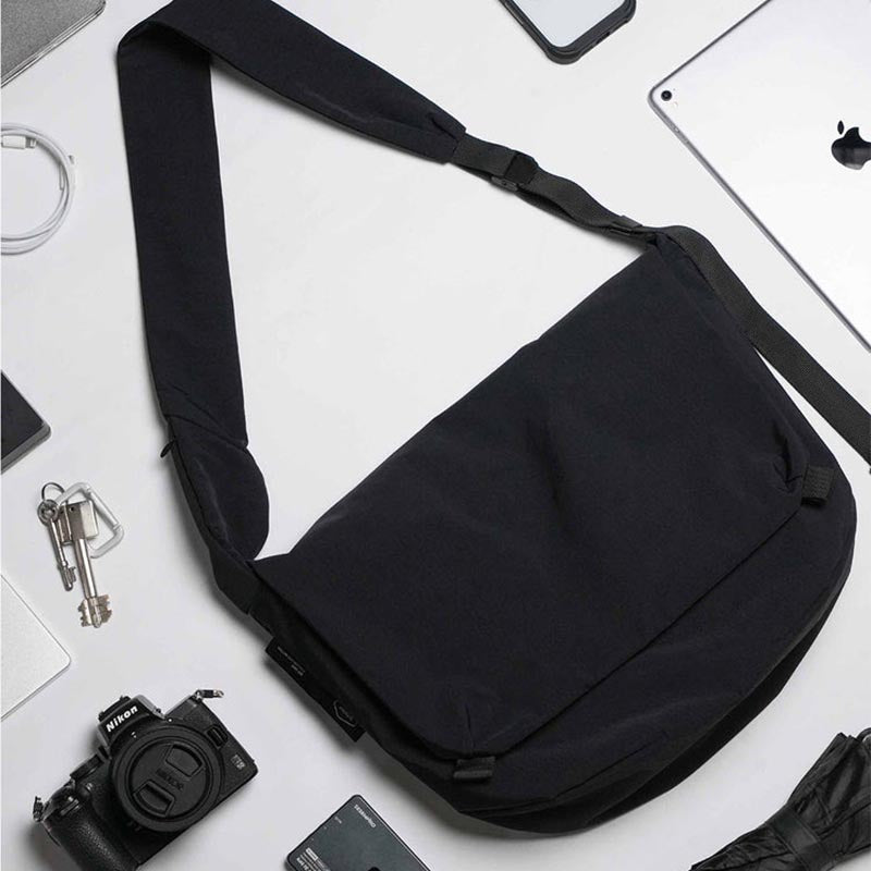Bitplay Essential 6.5L Messenger Bag, Black