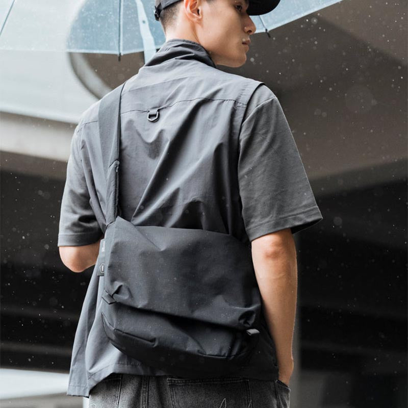 Bitplay Essential 6.5L Messenger Bag, Black