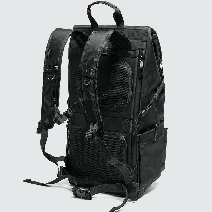 Shop and buy Bitplay Black Series Backpack 28L| Casefactorie® online with great deals and sales prices with fast and safe shipping. Casefactorie is the largest Singapore official authorised retailer for the largest collection of mobile premium accessories.