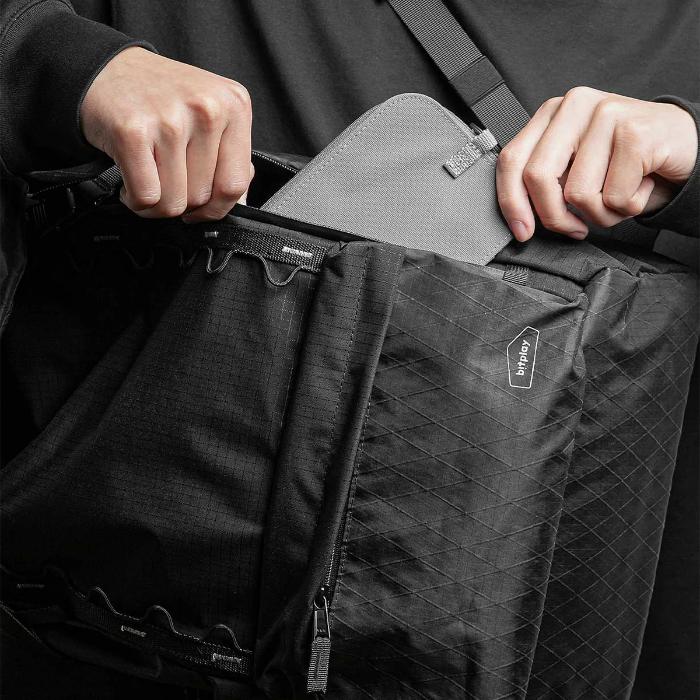 Shop and buy Bitplay Black Series Backpack 28L| Casefactorie® online with great deals and sales prices with fast and safe shipping. Casefactorie is the largest Singapore official authorised retailer for the largest collection of mobile premium accessories.