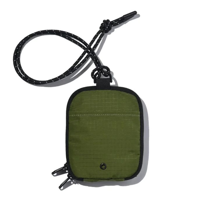 Shop and buy Bitplay CORDURA Fabric Essential Pouch V2 with Lanyard light, durable, and water-repellent| Casefactorie® online with great deals and sales prices with fast and safe shipping. Casefactorie is the largest Singapore official authorised retailer for the largest collection of mobile premium accessories.