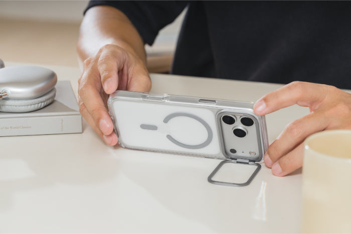 SwitchEasy LenStand M Protective Case for iPhone 17 6.3" (2025)