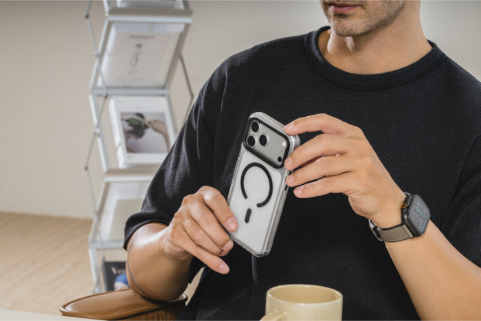 SwitchEasy LenStand M Protective Case for iPhone 17 6.3" (2025)