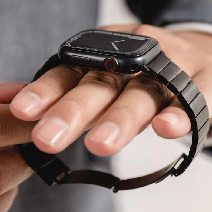 Shop and buy MagEasy Maestro Stainless Steel Adjustable Watch Wristband Compatible for Apple Watch Ultra/ S4-S9 42/44/45/49mm| Casefactorie® online with great deals and sales prices with fast and safe shipping. Casefactorie is the largest Singapore official authorised retailer for the largest collection of mobile premium accessories.