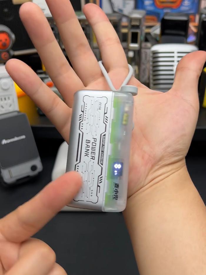 MXD G63 22.5W 10000Mah Lipstick Sized Portable Power Bank with Built-in Cable