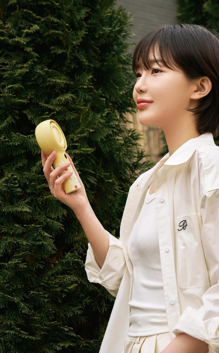 Solove F16 Flower Handheld Fan with Adjustable in Five Level & Battery Digital Display