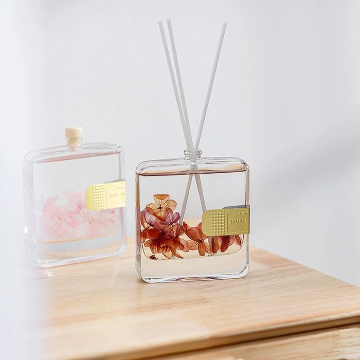 Shop and buy CITTA Falling Cherry Blossoms Series Reed Diffuser Aromatherapy 100ML Essential Oil Reed Stick Dry Flower| Casefactorie® online with great deals and sales prices with fast and safe shipping. Casefactorie is the largest Singapore official authorised retailer for the largest collection of household and home care items.