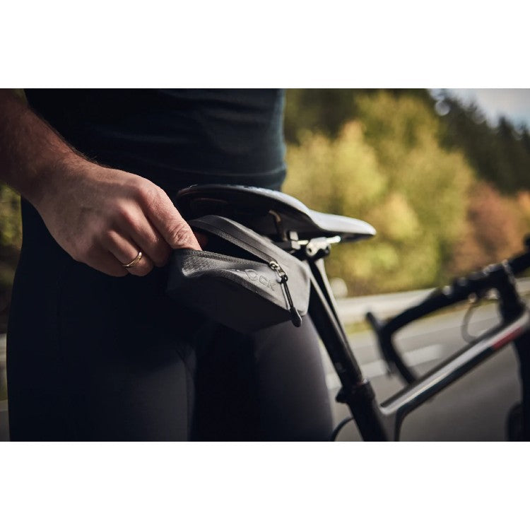 Shop and buy FIDLOCK PUSH Saddle Bag magnetic-mechanical mounting system for bike saddles For multitools| Casefactorie® online with great deals and sales prices with fast and safe shipping. Casefactorie is the largest Singapore official authorised retailer for the largest collection of mobile premium accessories.
