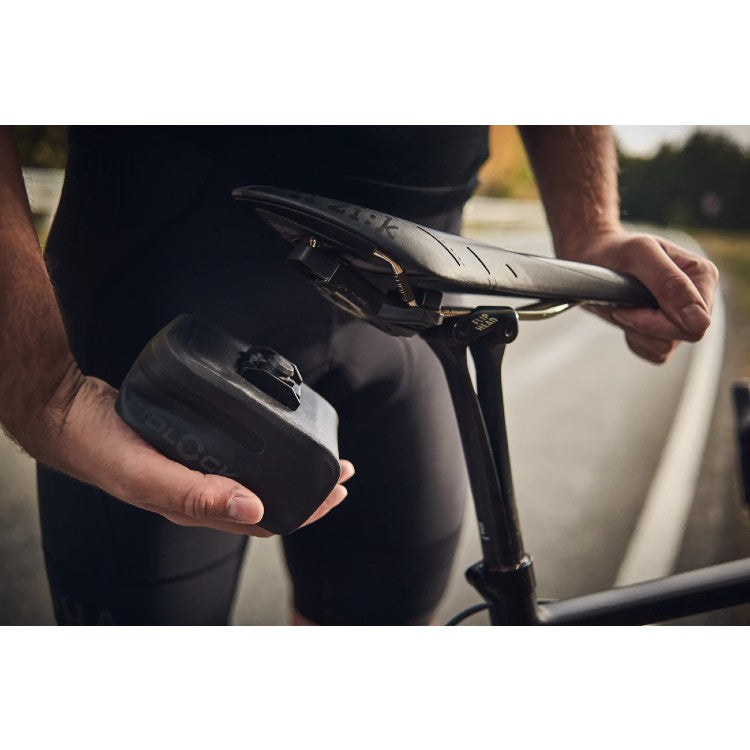 Shop and buy FIDLOCK PUSH Saddle Bag magnetic-mechanical mounting system for bike saddles For multitools| Casefactorie® online with great deals and sales prices with fast and safe shipping. Casefactorie is the largest Singapore official authorised retailer for the largest collection of mobile premium accessories.