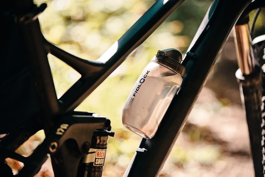 Shop and buy FIDLOCK TWIST Bottle 450 Perfect for small bikes Dishwasher-safe BPA-free 450 ml volume| Casefactorie® online with great deals and sales prices with fast and safe shipping. Casefactorie is the largest Singapore official authorised retailer for the largest collection of mobile premium accessories.