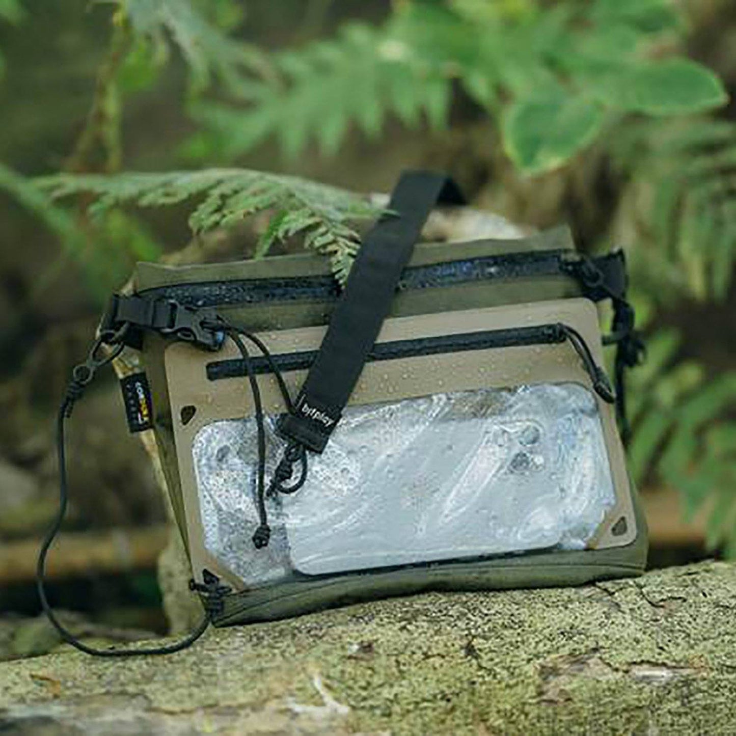Shop and buy Bitplay AquaSeal 02 Waterproof Sacoche Crossbody Shoulder Bag 2-in-1 with Adjustable Strap| Casefactorie® online with great deals and sales prices with fast and safe shipping. Casefactorie is the largest Singapore official authorised retailer for the largest collection of mobile premium accessories.